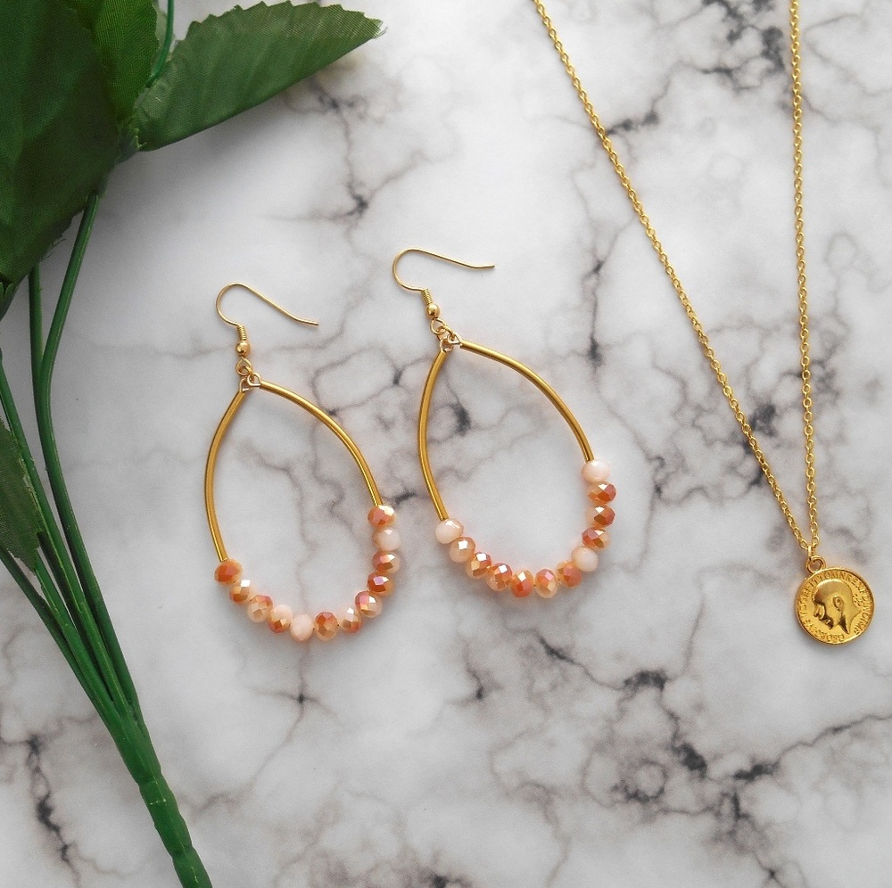 🆕️ Lexi Hoop Beaded Earrings - Picture 8 of 8